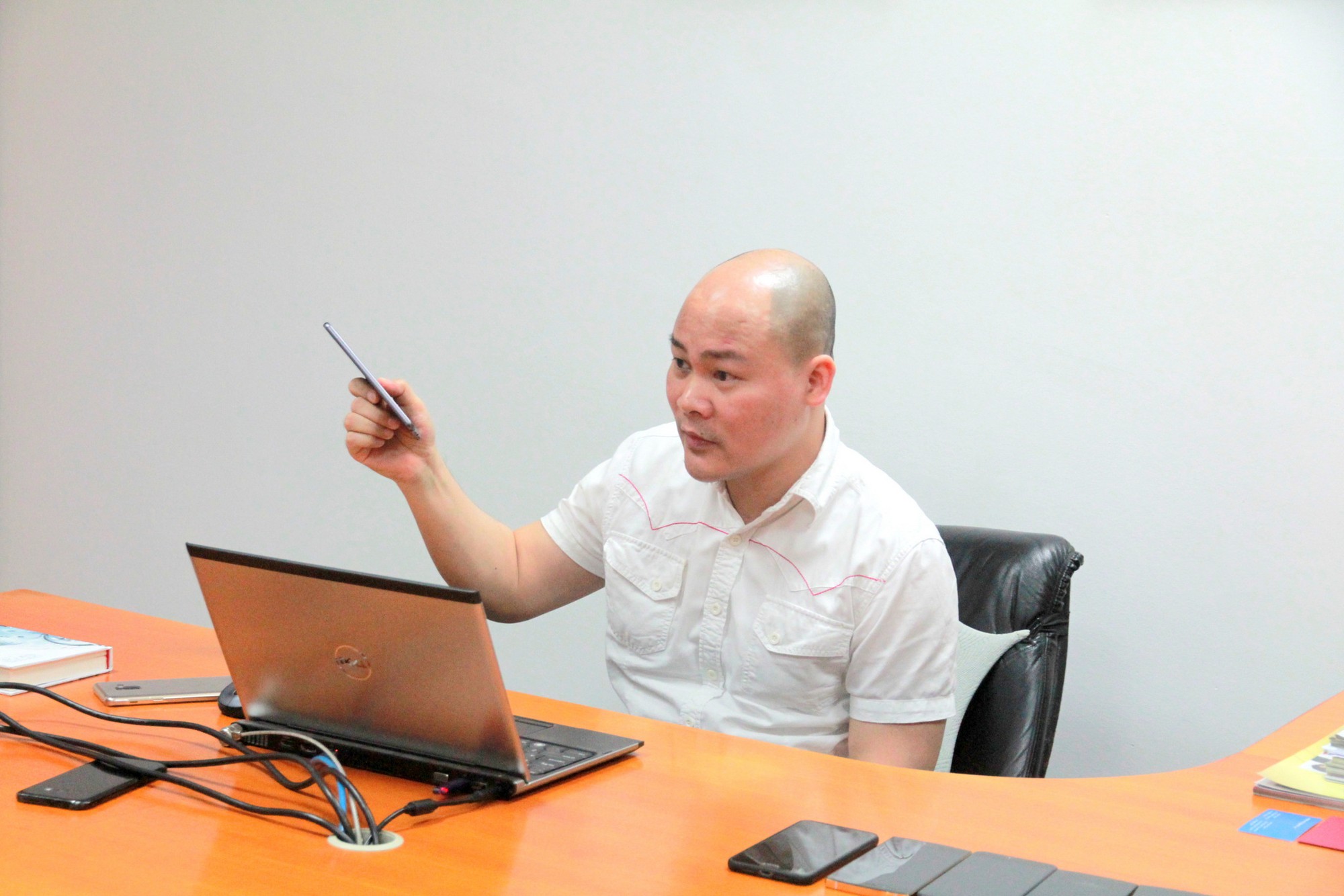 Chủ tịch Bkav: Bỏ 500 tỷ làm Bphone, cái nhận được mới chỉ là gạch đá!  - Ảnh 1.