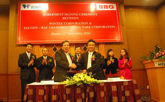 Quang cảnh lễ ký kết.