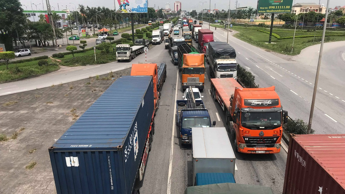 Quốc lộ 5 ùn tắc và thường xuyên xảy ra tai nạn nguy hiểm - Ảnh: internet. 