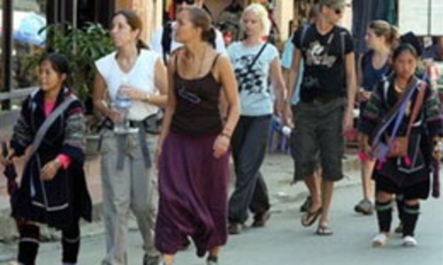 Khách quốc tế đến Việt Nam giảm gần 11%