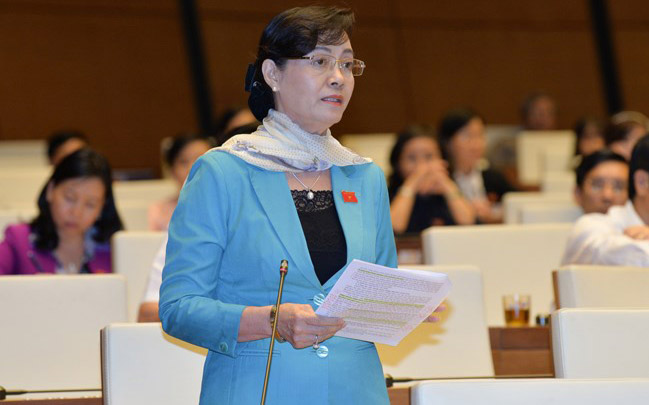 <span style="font-family: 'Times New Roman'; font-size: 15px;">Phó bí thư Thành Uỷ, Chủ tịch Hội đồng nhân dân Tp.HCM Nguyễn Thị Quyết Tâm ba lần đứng lên trong một phiên thảo luận</span>