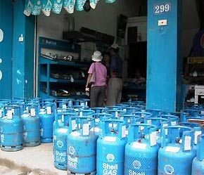 So với thời điểm đầu năm 2007, giá gas của năm mới 2008 đã tăng thêm khoảng 100.000 đồng/bình.