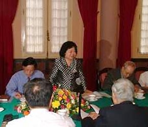 Nguyên Phó chủ tịch nước Trương Mỹ Hoa là Chủ tịch Hội đồng biên soạn bộ sách Almanach Người mẹ và Phái đẹp.