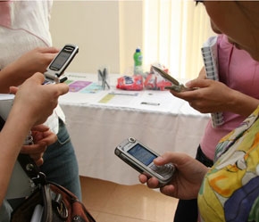 Ngay trong ngày 14/2, thuê bao di động của một số mạng đã xảy ra tình trạng "tò tí te".