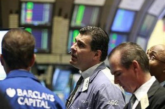 Chứng khoán Mỹ xanh sàn phiên cuối tuần - Ảnh: Reuters.