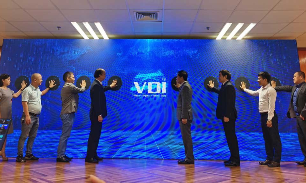 Lễ ra mắt Câu lạc bộ Đầu tư Khởi nghiệp Công nghiệp số Việt Nam (VDI) sáng 26/11.