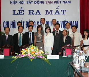 Ban chấp hành Chi hội và các thành viên danh dự.