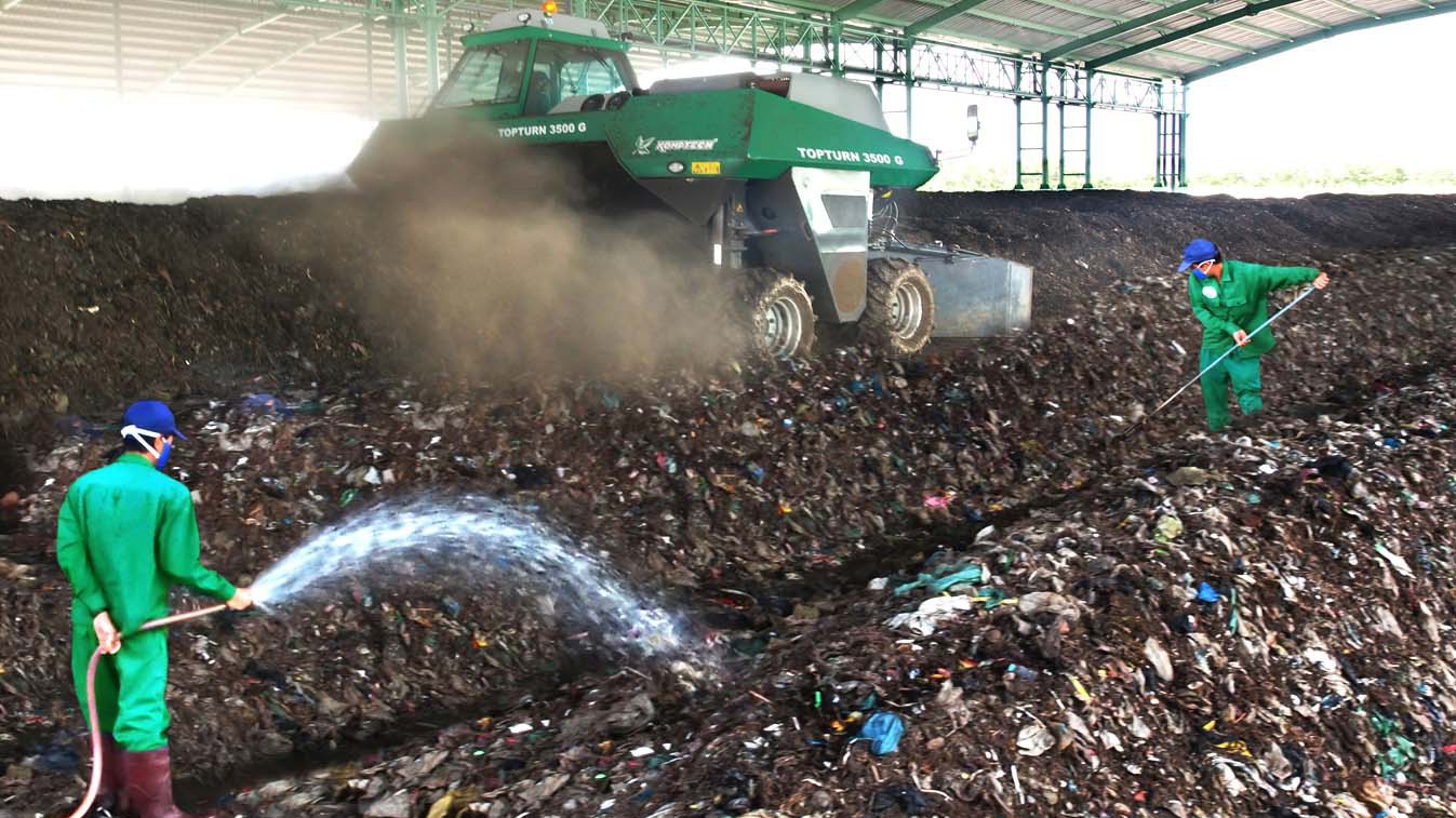 Chất thải rắn từ sinh hoạt riêng tại Tp.Hà Nội, khoảng 7.000 tấn/ngày; Tp.HCM 8.000 tấn/ngày. 