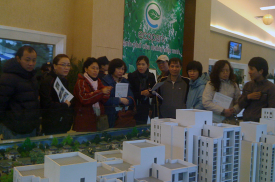 Nhiều người cho rằng nhu cầu về bất động sản tại Hà Nội vẫn rất lớn.