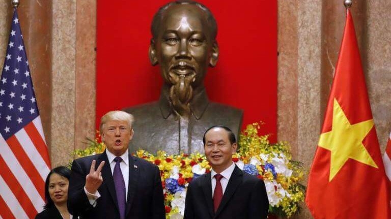 Tổng thống Donald Trump đánh giá cao Việt Nam tiếp tục hợp tác đầy đủ với Hoa Kỳ trong tìm kiếm quân nhân Hoa Kỳ mất tích trong chiến tranh và cam kết sẽ hợp tác với Việt Nam trong nỗ lực tìm kiếm tin tức của bộ đội Việt Nam bị mất tích trong chiến tranh - Ảnh: Reuters.