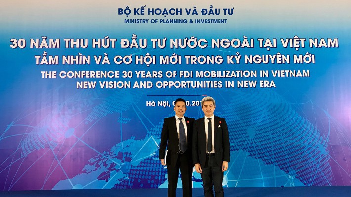 Ông Renato T.Salud - Phó Chủ tịch cấp cao JG Summit Holdings và ông Laurent Levan - Chủ tịch và Tổng giám đốc URC Việt Nam tại hội nghị.