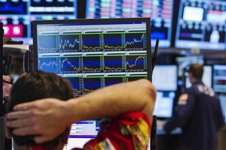 Chỉ số S&amp;P 500 hiện đã là ngày thứ hai chốt ở dưới đường trung bình trong vòng 50 ngày - Ảnh: Reuters.<br>