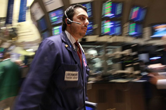 Thị trường bị tác động bởi nhiều yếu tố bất lợi - Ảnh: Reuters.