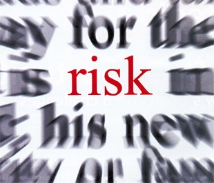 Mô hình quản lý rủi ro hiện đại cần dựa trên ba hàng phòng thủ; những nhân viên từ các cơ sở của doanh nghiệp "như một nền tảng", bộ phận quản lý rủi ro và sau cùng là bộ phận kiểm soát nội bộ.