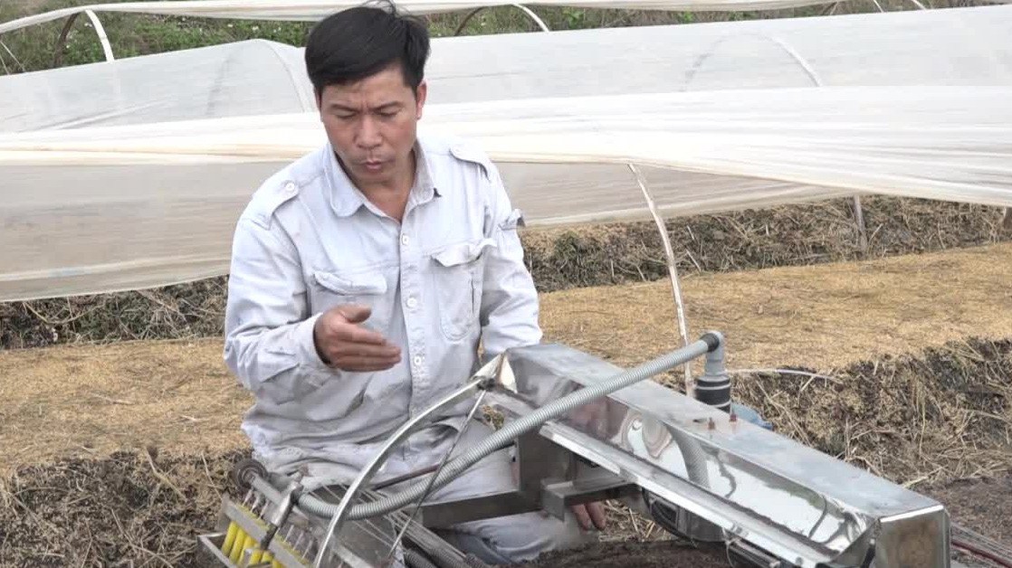 Đã có nhiều lời đề nghị hợp tác song anh Hát vẫn do dự vì "vẫn chưa tìm được tiếng nói chung".