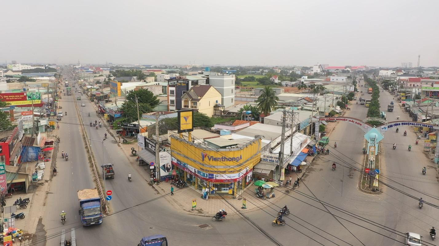 Huyện Đức Hòa là nơi có mật độ dân cư cao và tập trung nhiều khu công nghiệp lớn của Long An.