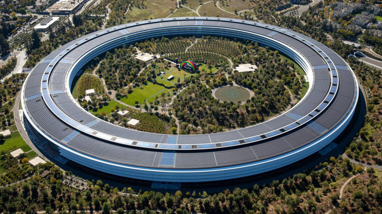 Chỉ riêng Apple đang nắm giữ 206 tỷ USD tiền mặt - Ảnh: CNN.