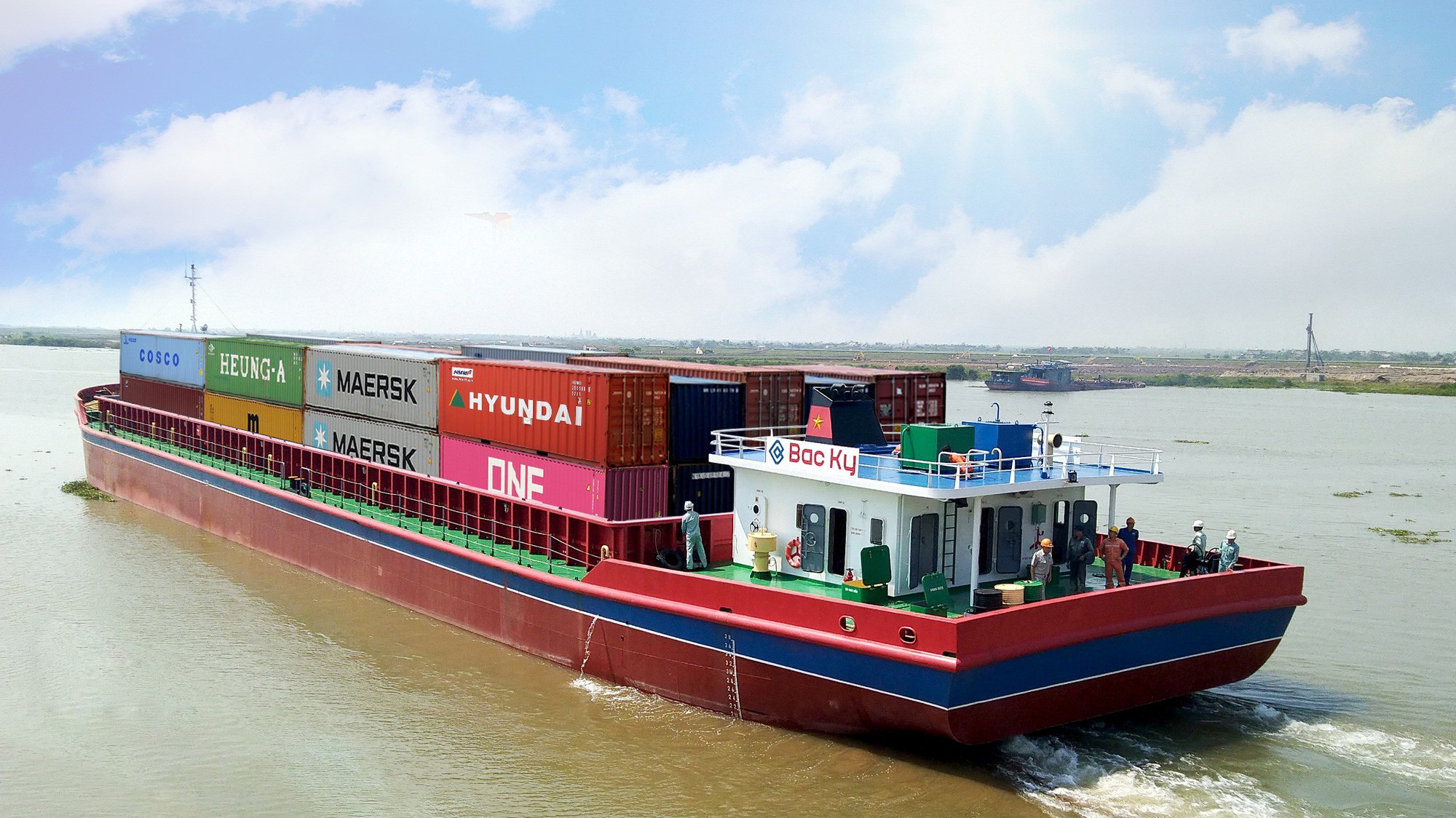 Công ty sẵn sàng đáp ứng mọi dịch vụ kèm theo như: khai báo Hải quan, cho thuê kho.