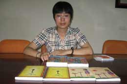 Sách giả (quyển mỏng hơn) được bày bán trên thị trường đã làm ảnh hưởng không nhỏ đến lợi ích của những nhà làm sách chân chính.