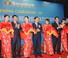 Sacombank hiện cũng đã mở văn phòng đại diện tại Trung Quốc.