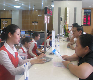 Với sản phẩm này, người vay không cần tài sản đảm bảo, chỉ cần chứng minh thu nhập với mức từ 10 triệu đồng/tháng thì có thể vay số tiền lên đến 500 triệu đồng.