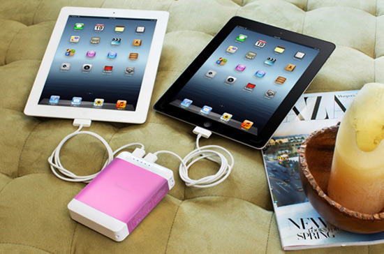 Do sử dụng liên tục nên pin hết rất nhanh, vì thế em đã lúc nào cũng “sạc pin kèm theo người”.