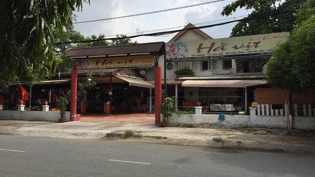 Tại khu đất công số 2 Hàn Thuyên (phường Bình Thọ, quận Thủ Đức), Saigontourist cho một nhà hàng có tên là Hà Vịt thuê.