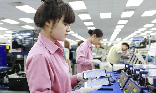 Bị tố đối xử tệ với công nhân Việt, Samsung nói gì?