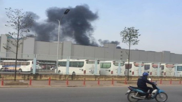 Nguyên nhân được xác định là do dây curoa của hệ thống hút khí trên tầng thượng tòa nhà bị cháy.