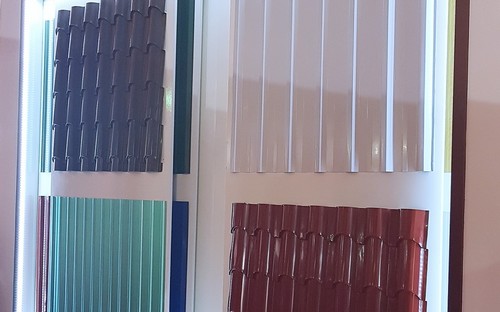 Sản phẩm mới tôn Thái (tôn cán kiểu ngói Thái Lan) của Tập đoàn Hoa Sen trưng bày tại gian hàng.