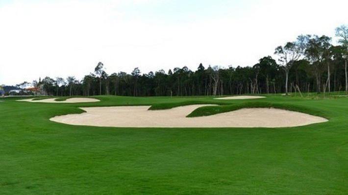 Dự kiến đến năm 2020, toàn quốc sẽ có gần 100 sân golf, được quy hoạch chủ yếu tại các khu vực đất có chất lượng kém, đất cát, đất chưa sử dụng, không sử dụng vào đất trồng lúa, đất màu, đất rừng phòng hộ, đất rừng đặc dụng… 