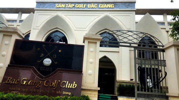Sân tập golf Bắc Giang được xây dựng trong công viên Hoàng Hoa Thám.
