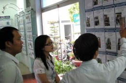 Hiện các chủ đầu tư các dự án bất động sản vẫn chưa muốn giao dịch qua sàn nên họ đã tìm mọi cách để “lách luật” nhằm mang lại lợi nhuận tối đa.