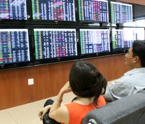 "Nếu có 1/4 các công ty chứng khoán thành viên không kết nối được với hệ thống, HoSTC sẽ xem xét lại phương thức khớp lệnh liên tục."