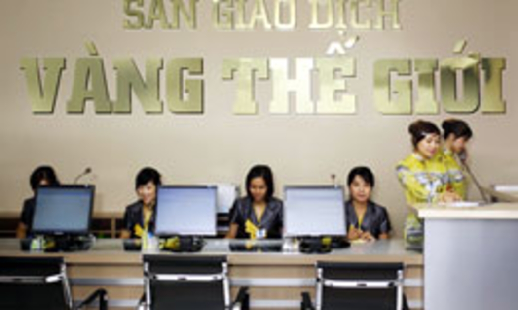 Hiện Ngân hàng Nhà nước cũng đang xúc tiến việc xây dựng thông tư hướng dẫn về việc thành lập và hoạt động của sàn giao dịch vàng.