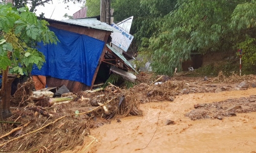 Thủ tướng chỉ đạo khẩn trương cứu hộ nạn nhân bị sạt lở đất tại Quảng Nam