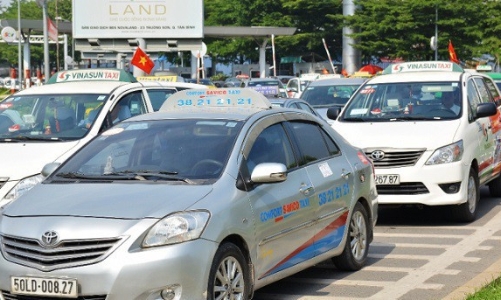 Savico Taxi đóng cửa trước áp lực cạnh tranh từ Uber, Grab