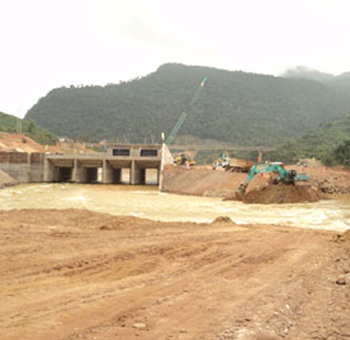 Thủy điện Sông Bung có vốn đầu tư là 1.372 tỷ đồng, theo tiến độ, tổ máy số 1 sẽ được phát điện vào tháng 7/2012.