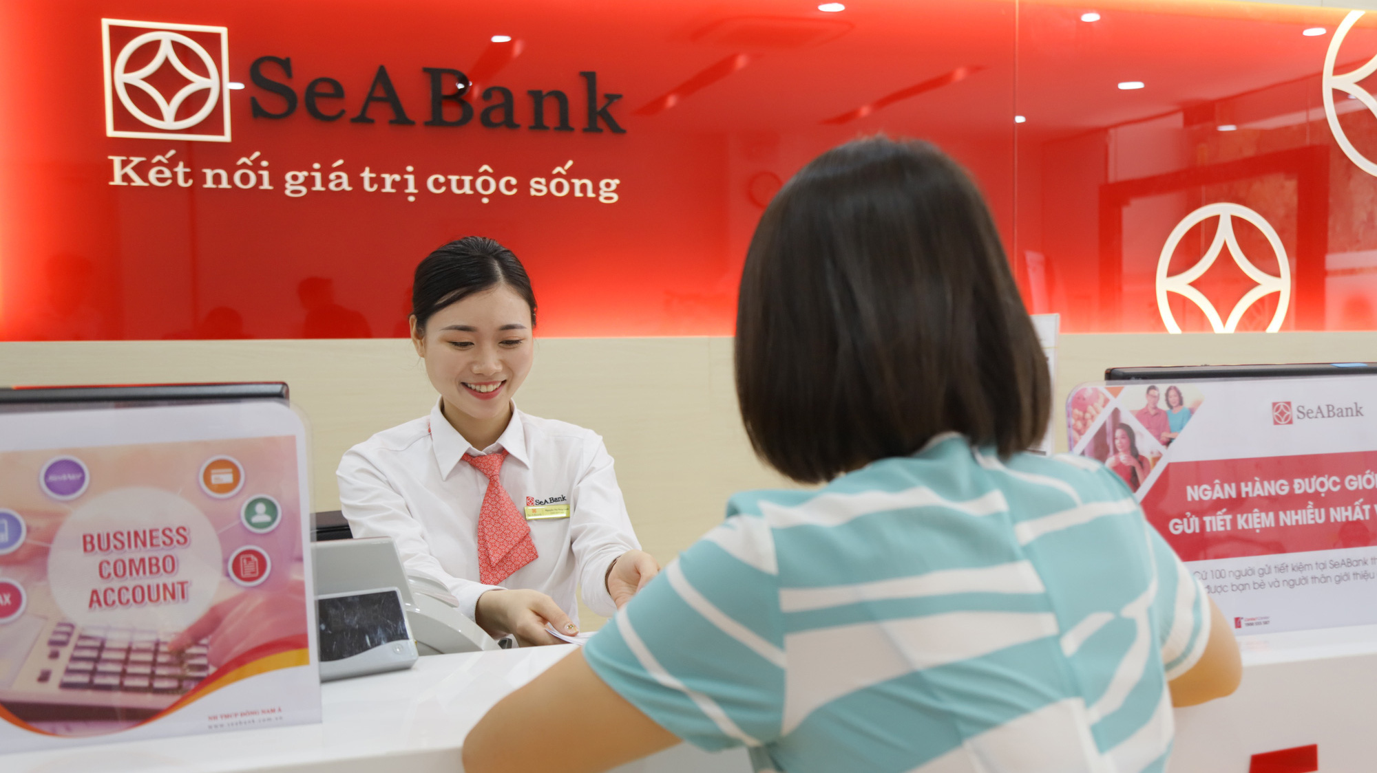 Không chỉ hướng tới khách hàng cá nhân, SeABank cũng triển khai dịch vụ ngân hàng trực tuyến - SeANet dành cho doanh nghiệp.