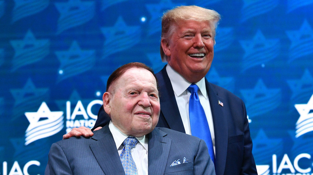 Tỷ phú Sheldon Adelson (trái) là người ủng hộ lâu năm của Tổng thống Mỹ Donald Trump - Ảnh: Getty Images