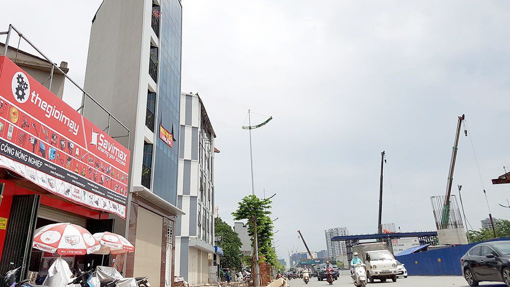 Nhà siêu mỏng, siêu méo hiện đang tái diễn tại một số tuyến đường mới được mở rộng như Phạm Văn Đồng, Nguyễn Đình Chiểu kéo dài, Võ Chí Công, Nguyễn Văn Huyên kéo dài…     