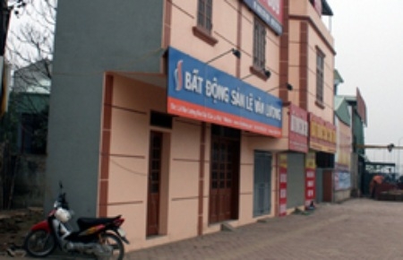 Một căn nhà siêu mỏng trên đường Lê Văn Lương, Hà Nội.