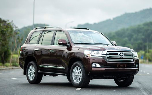 2 trong 3 chiếc xe mà doanh nghiệp tặng tỉnh Ninh Bình có giá trên 2 tỷ đồng.<br>