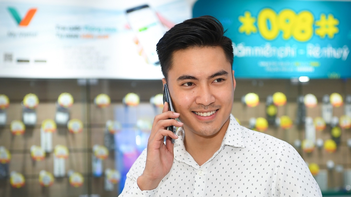 Ngoài những giá trị về vùng phủ sóng và công nghệ vượt trội, Viettel bổ sung thêm nhiều chiêu khuyến mãi hút khách hàng cả trả trước và trả sau tiêu dùng cao khi chuyển mạng đến.