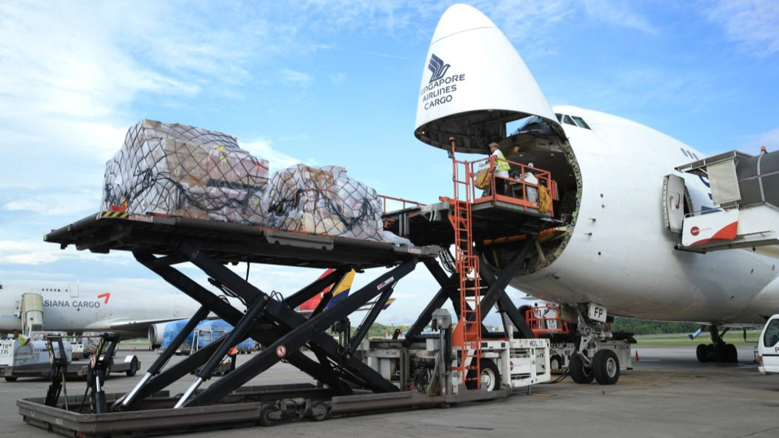 Vận chuyển hàng tại sân bay Changi của Singapore - Ảnh: Tập đoàn Sân bay Changi