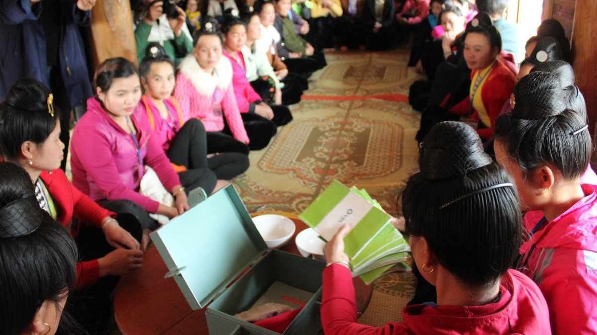 Một buổi sinh hoạt chia sẻ bản tin dự báo vụ mùa ở xã Mường Phăng, huyện Điện Biên, tỉnh Điện Biên