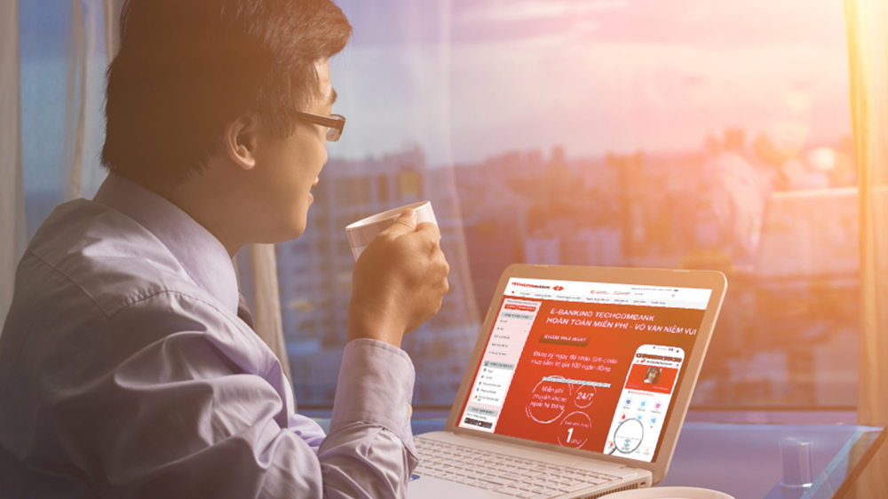 Bên cạnh việc miễn phí toàn bộ các giao dịch trong và ngoài hệ thống, Ngân hàngTechcombank đã triển khai chương trình khuyến mãi "’Hoàn toàn miễn phí, vô vàn niềm vui" với rất nhiều ưu đãi dành cho khách hàng.