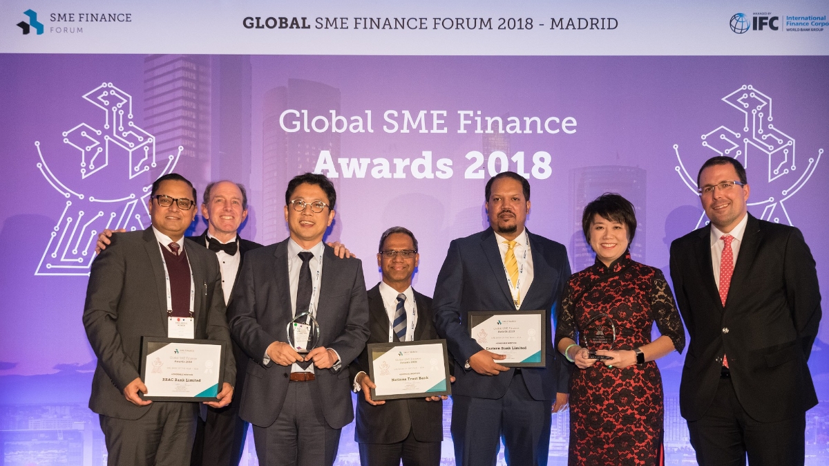 Giải thưởng lần này được IFC trao cho VPBank bởi sự tăng trưởng nhanh trong mảng SME, gồm các giá trị tài chính và phi tài chính.