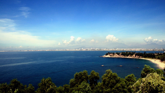 Sơn Trà hiện có 25 dự án, trong đó có 18 dự án đầu tư phát triển du 
lịch có lưu trú cho nhà đầu tư trong nước được thành phố phê duyệt chủ 
trương đầu tư từ trước năm 2012. 