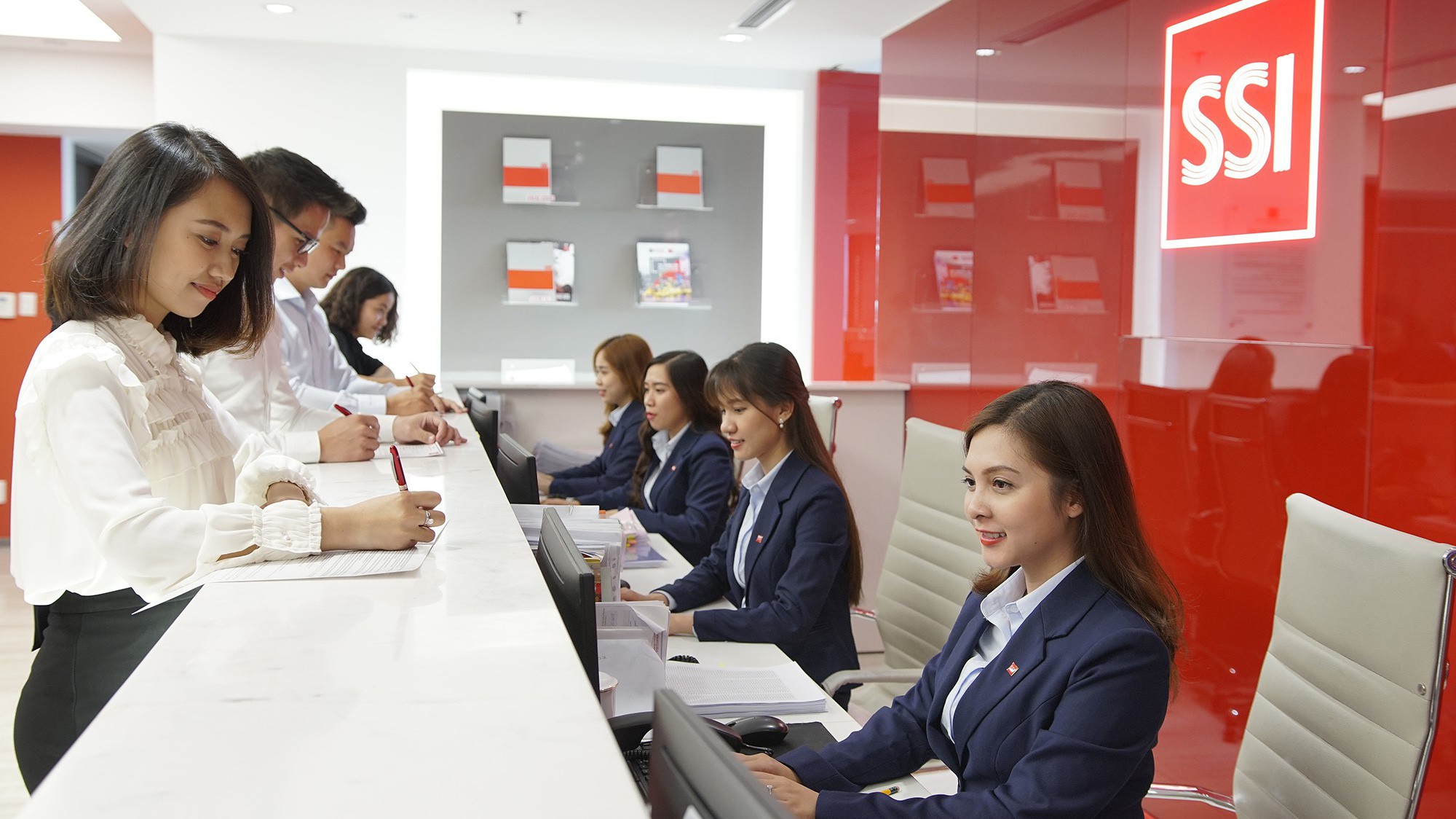 SSI vẫn lãi lớn trong bối cảnh thanh khoản thị trường tụt dốc 